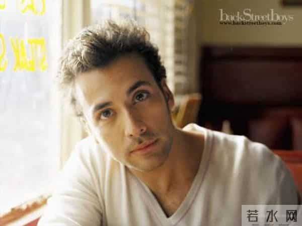 后街男孩解散了吗