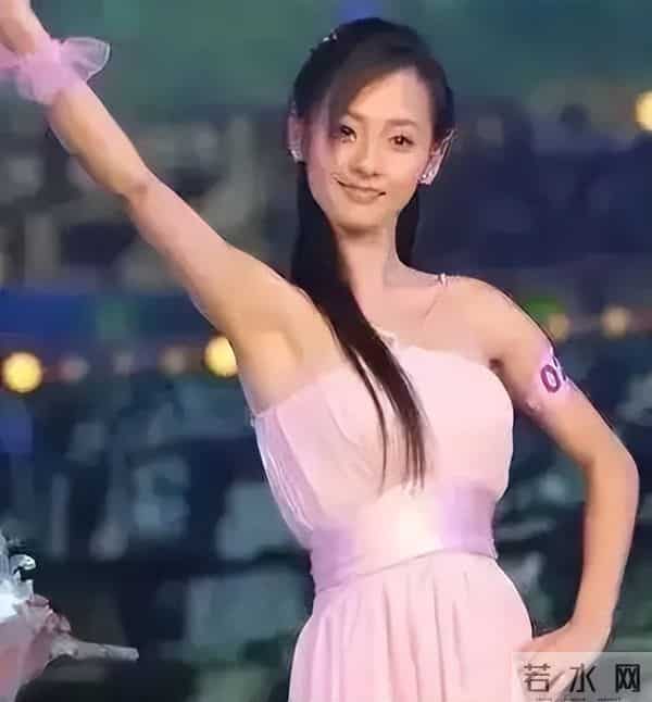 刘一含整容前后