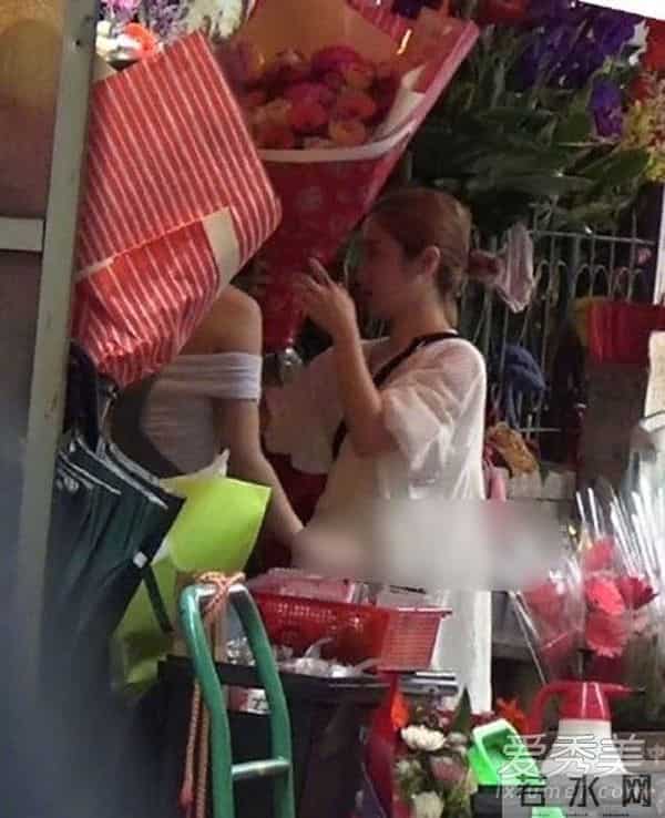 毕书尽承认恋情