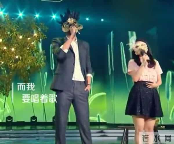 张含韵否认与彭冠英恋情