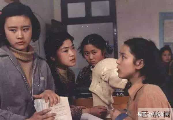 邬君梅枕边禁书