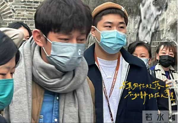 费启鸣辟谣与何炅牵手