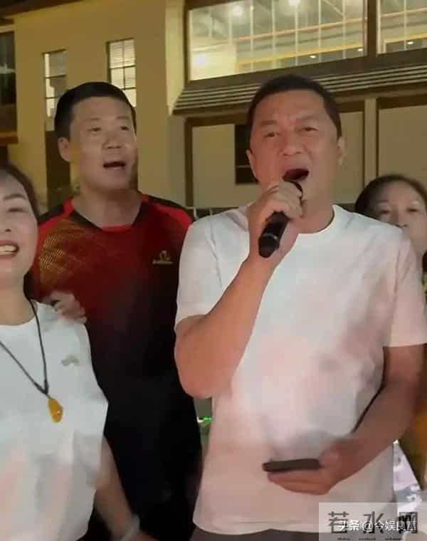 许晴和李亚鹏霸气宣布恋情