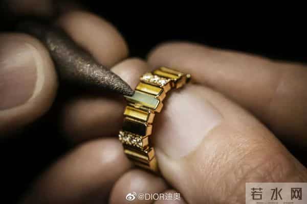 此刻我独领风搔是什么歌