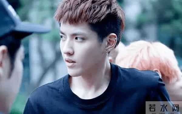 吴亦凡接机潘玮柏