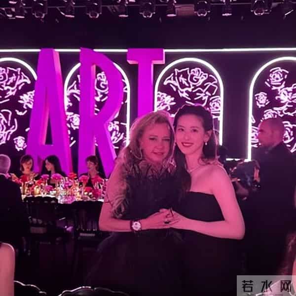 章泽天现身戛纳晚宴