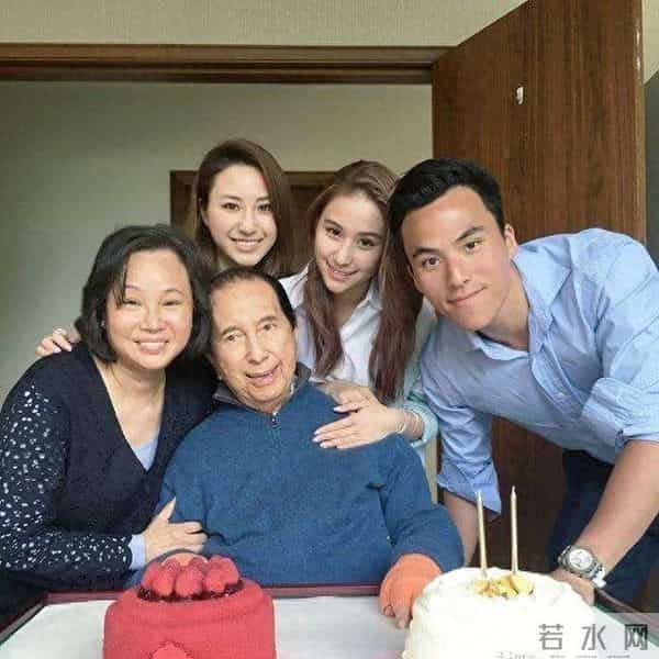 何猷君疑似与何超莲闹翻