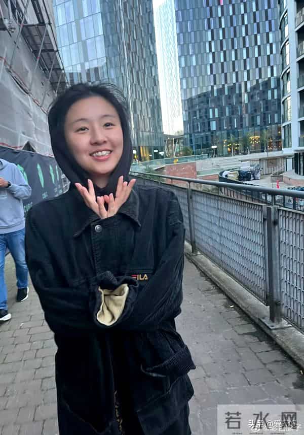 杨丽萍透露小彩旗近况