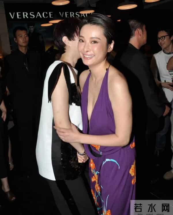 袁立图片一件都没有穿