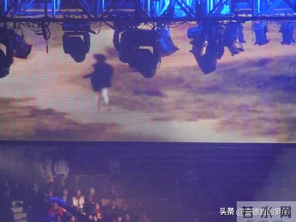 我问天问大地是什么歌