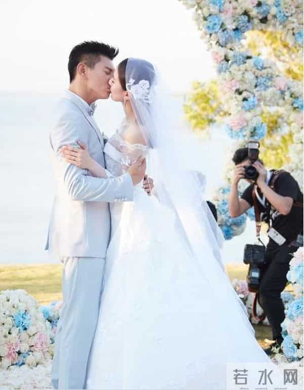 包贝尔婚礼柳岩做了什么