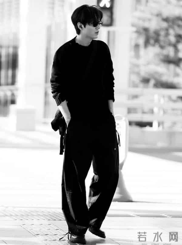 李敏镐方否认与妍雨恋情