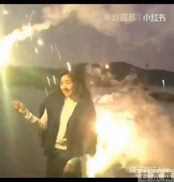 赵露思汪苏泷比心对不上