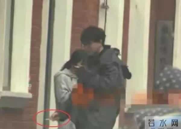 华晨宇酒吧吸烟