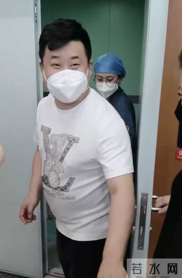 小鹏飞个人资料图片