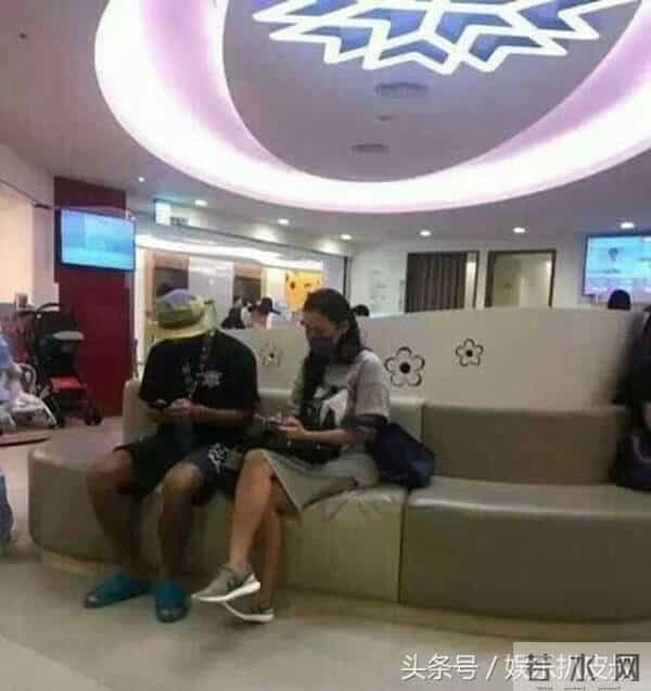 张震岳女友自杀