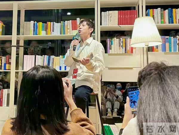 费启鸣辟谣与何炅牵手