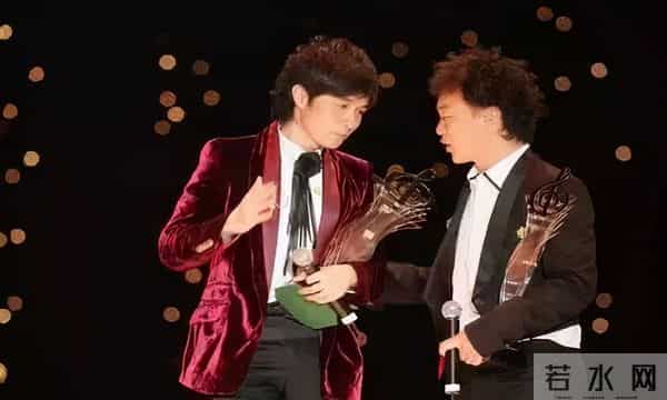 陈奕迅何韵诗湿吻