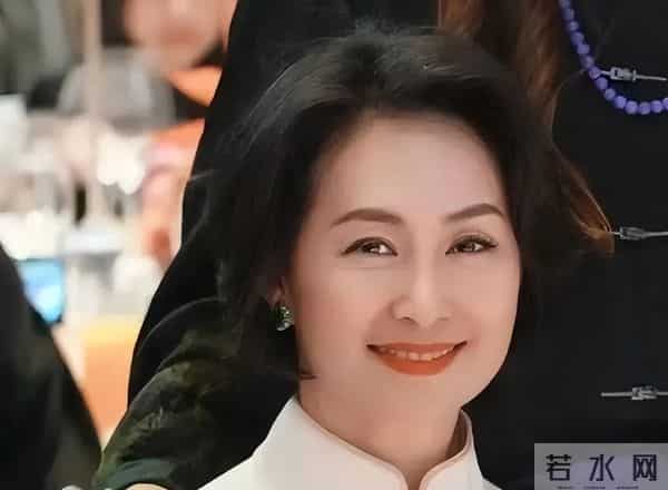 许晋亨如何评价何超琼