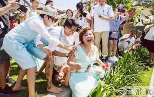 包贝尔婚礼柳岩做了什么