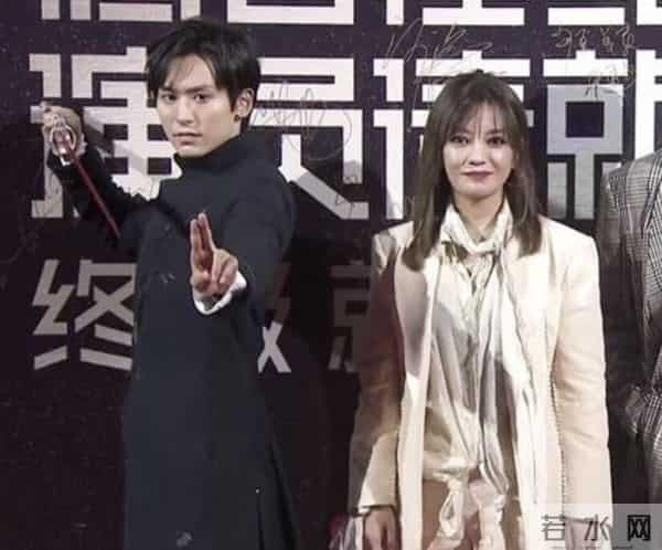 赵薇当年的日本军旗事件