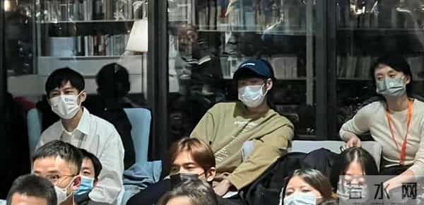 费启鸣辟谣与何炅牵手