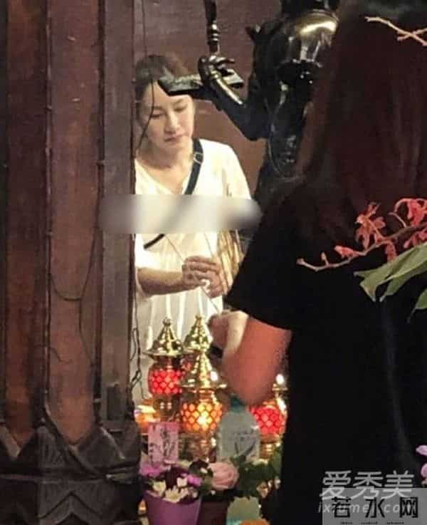 毕书尽承认恋情