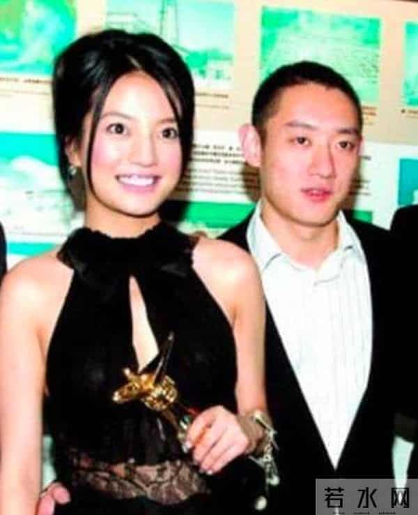 赵薇怎么会蠢到穿军旗装