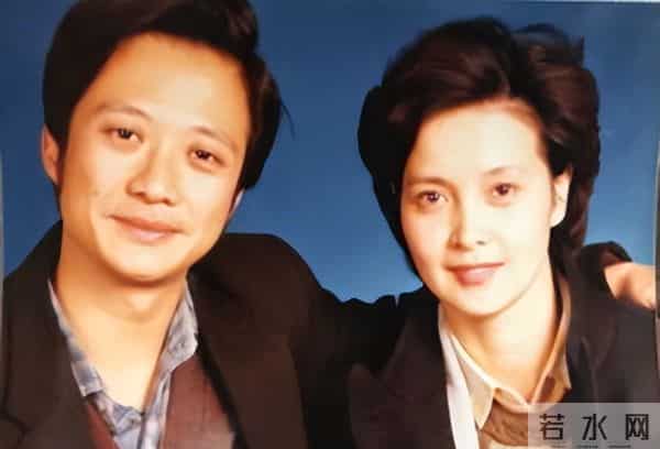 贾乃亮父母是做什么的