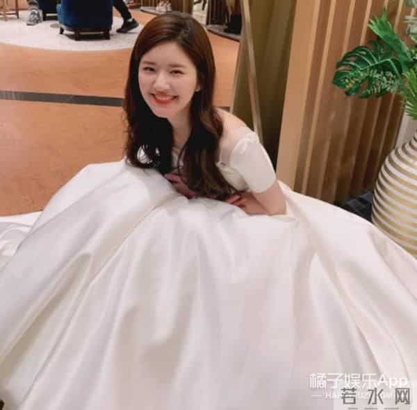 赵露思汪苏泷比心对不上