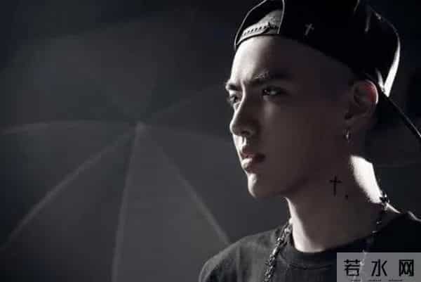 吴亦凡接机潘玮柏