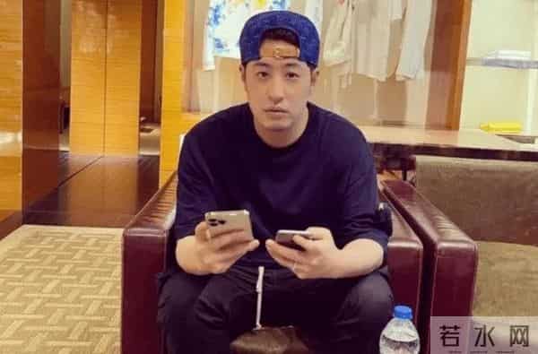 吴亦凡接机潘玮柏