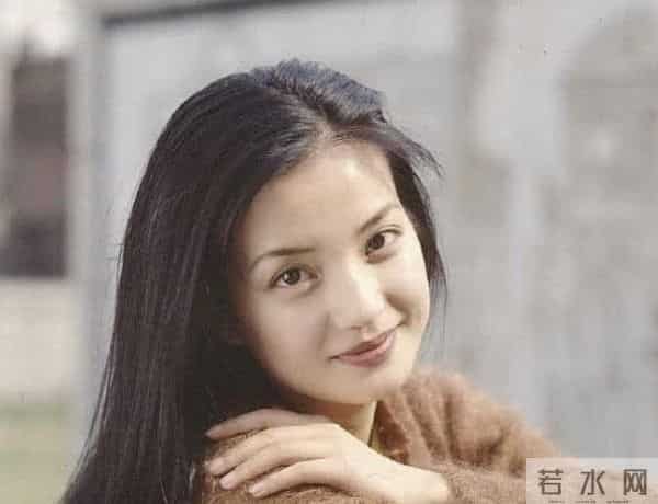 赵薇怎么会蠢到穿军旗装