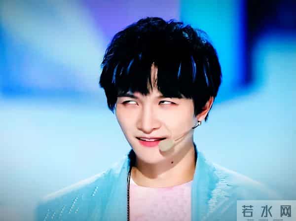 郭沁为什么坐在椅子上