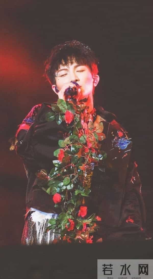 郭沁为什么坐在椅子上