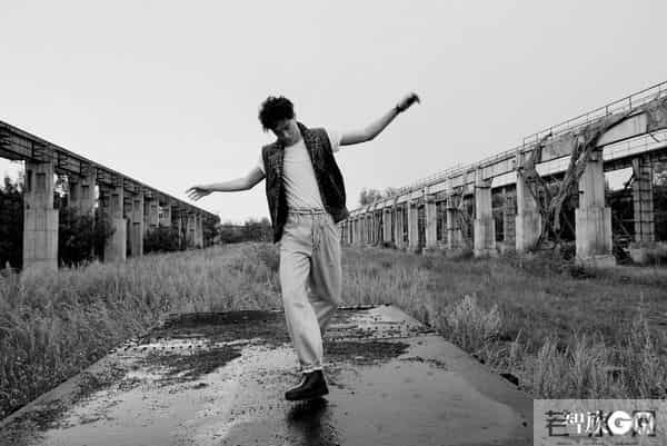 王一博以酒代水