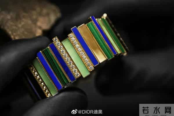 此刻我独领风搔是什么歌