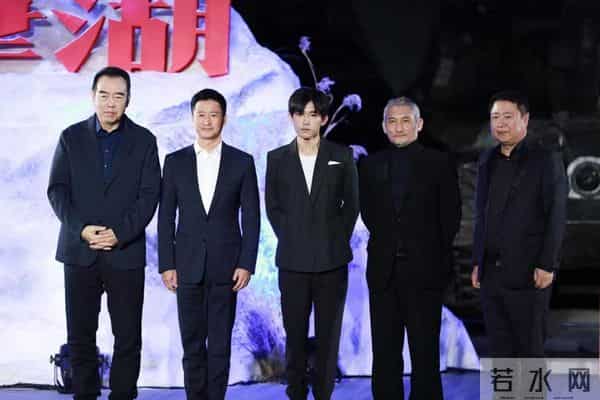 王源连拿四个奖