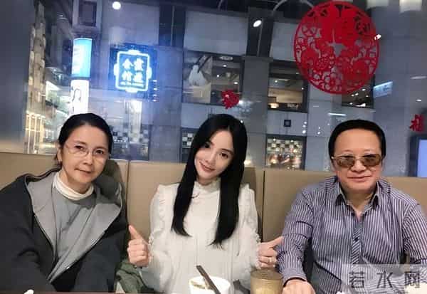 贾乃亮父母是做什么的