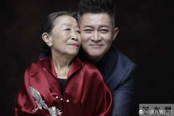 冯远征悼念张少华