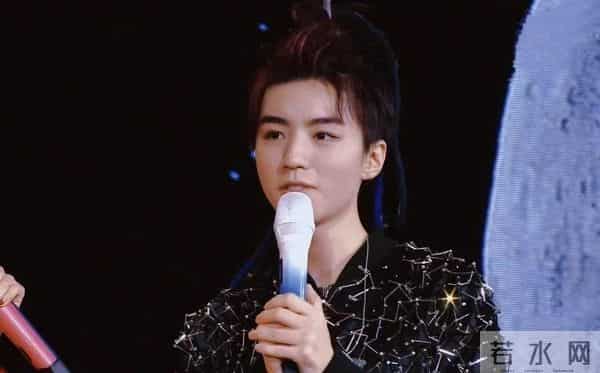 王源连拿四个奖