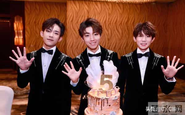 王源连拿四个奖