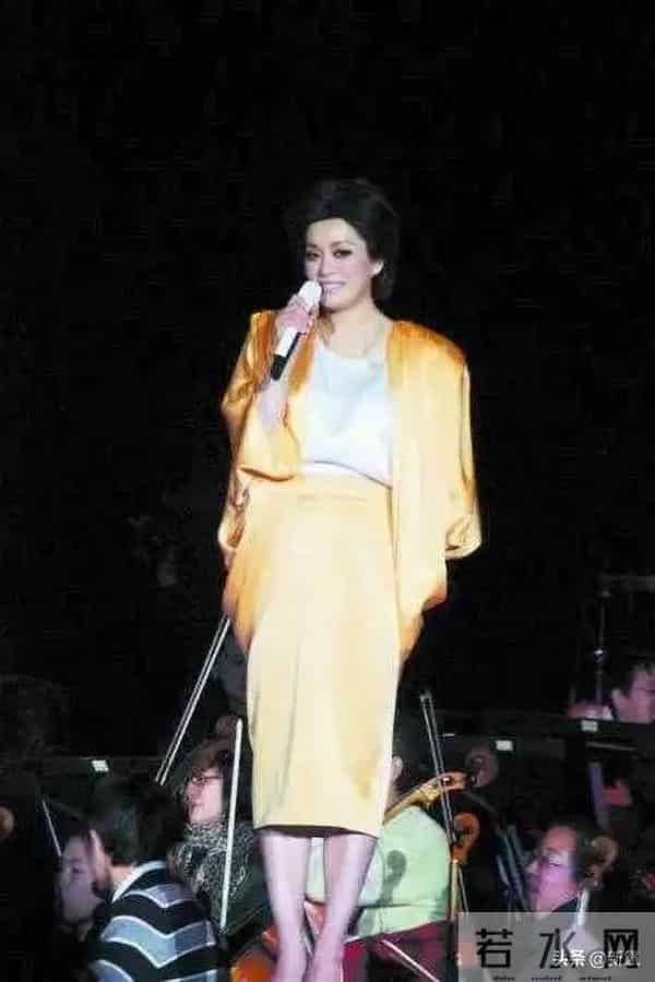 何韵诗陈奕迅热吻