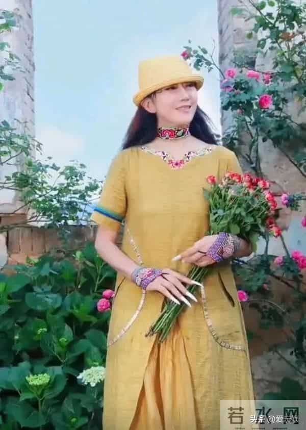 杨丽萍透露小彩旗近况