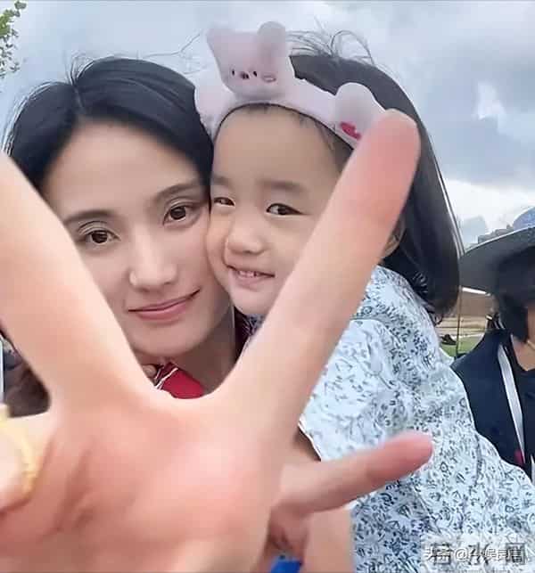 许晴和李亚鹏霸气宣布恋情