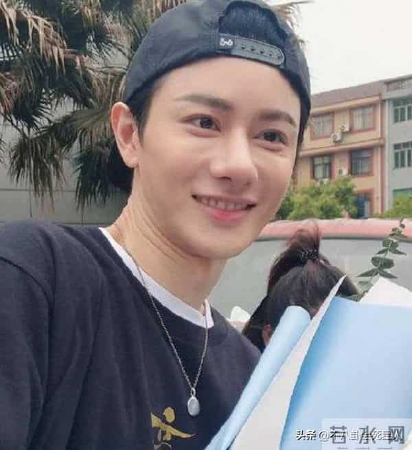 张芷溪整容前后