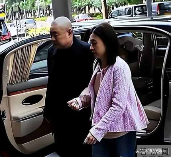 刘銮雄玩李嘉欣肉丸照片