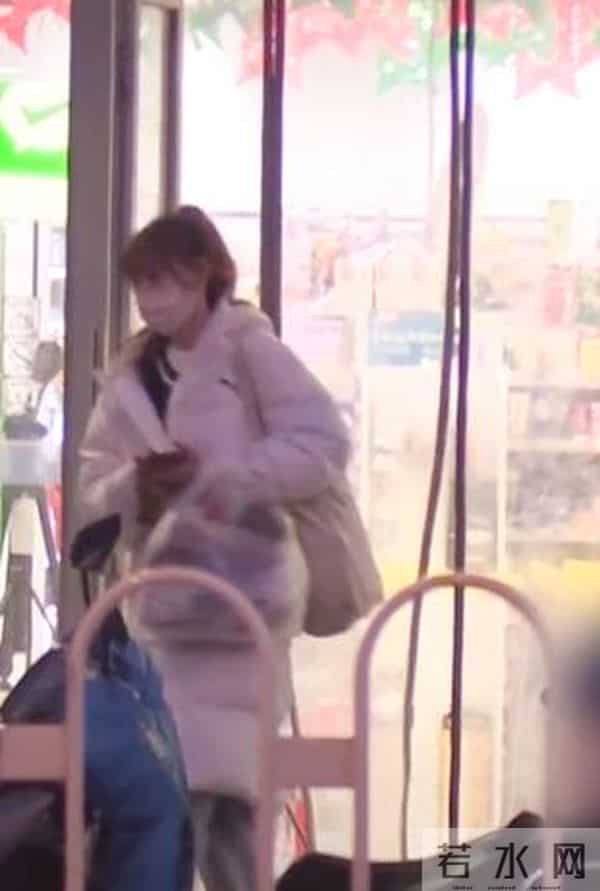 何洛洛盗版事件