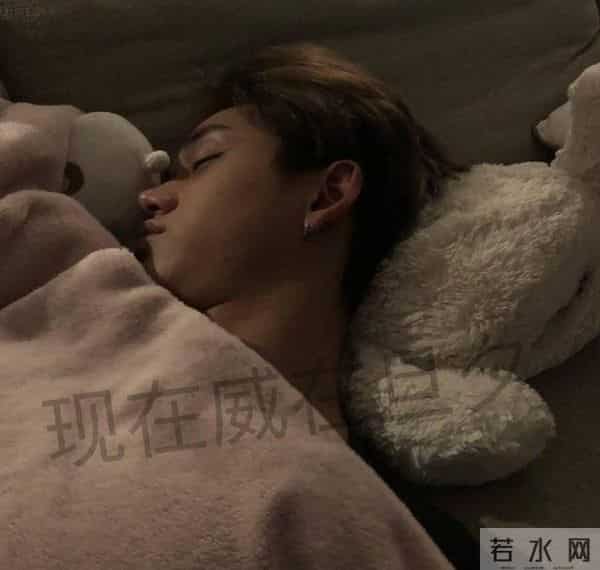 韩星黄旭熙被曝与女粉丝恋爱