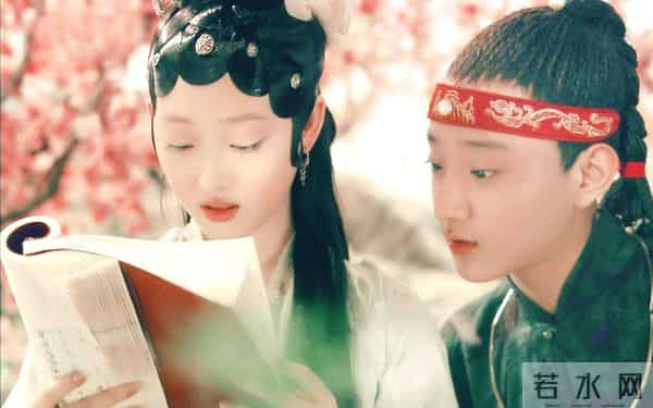 于小彤刘美含接吻